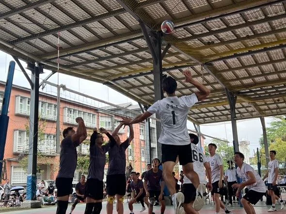 八十二隊內埔開戰 屏東縣長盃排球賽連打三天