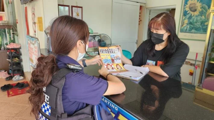 關山警向旅宿發防詐傳單 暑假前先守住臺東住宿安全