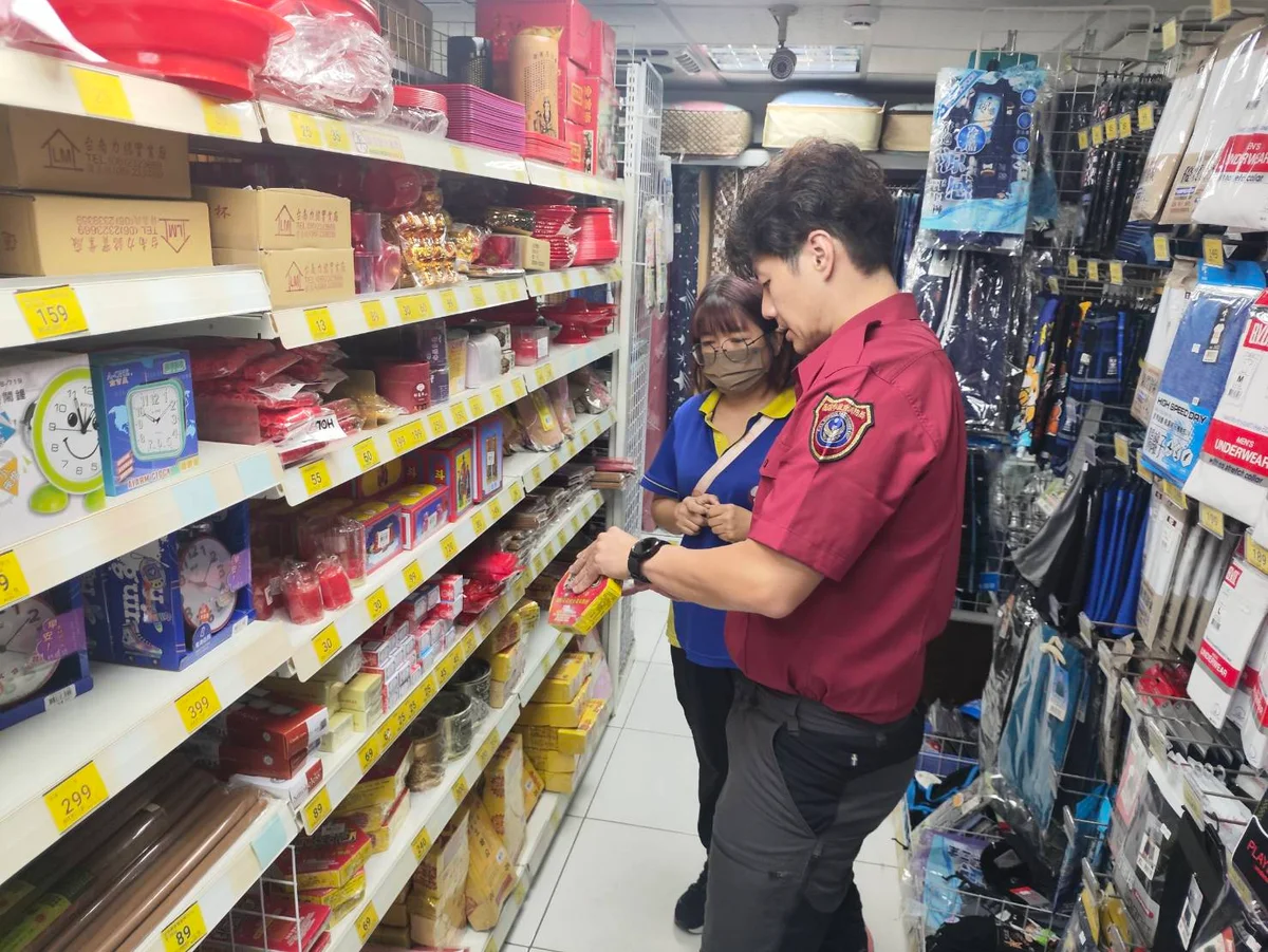 中秋採買也補齊防災物資 大昌分隊走進賣場宣導