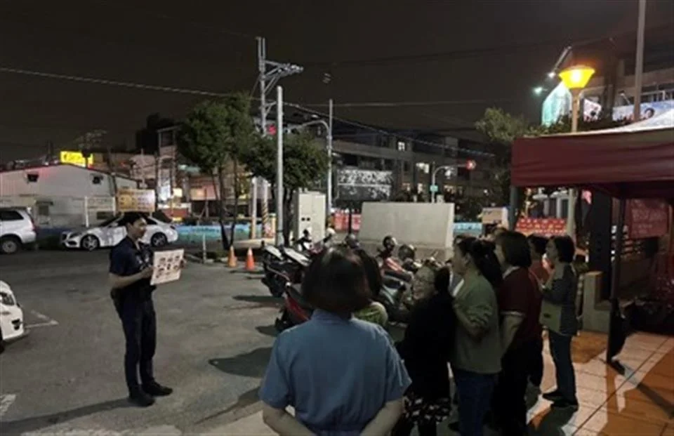 永靖樂齡鄉親隨音樂起舞 同安派出所進社區談防詐