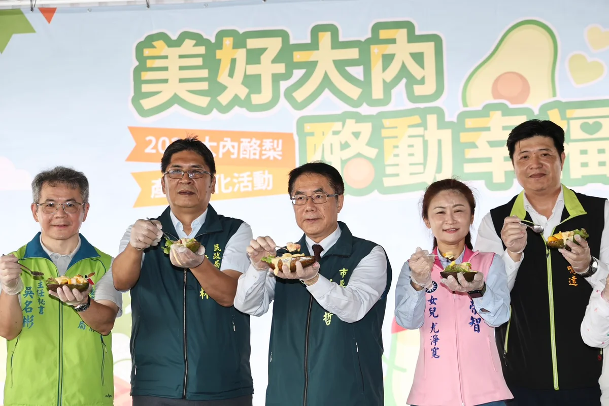 大內酪梨盛產登場 黃偉哲下廚做沙拉粥挺農民