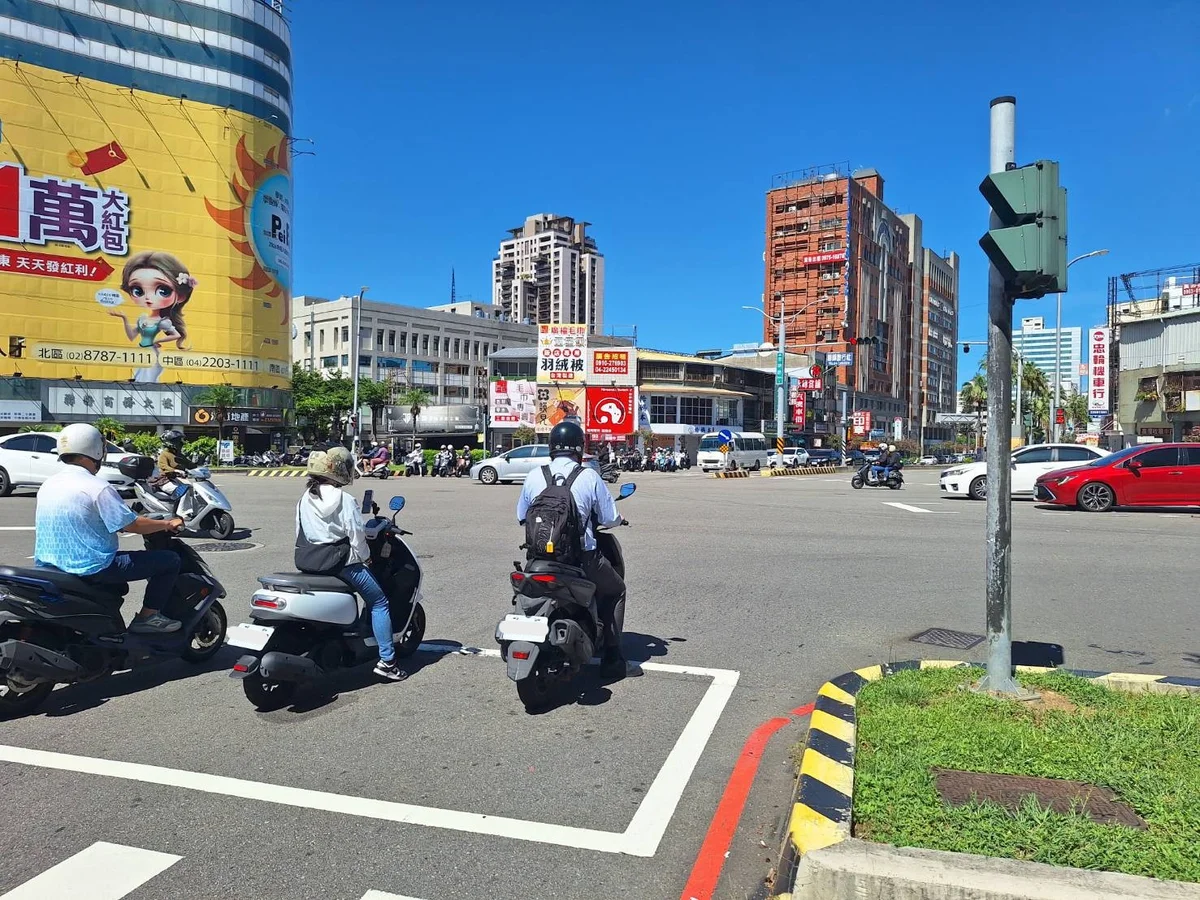 台中4條幹道今起試辦紅燈減秒 暑假白天67路口先上路