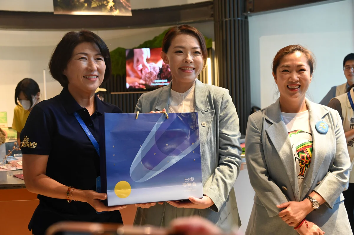 新竹市府團隊走進台東博覽會　高虹安、饒慶鈴交流城市治理