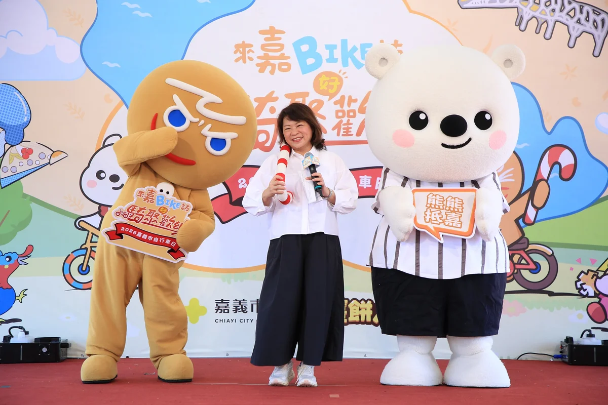 跟著大白熊走進巷弄　嘉義市10隻新造型熊熊帶路