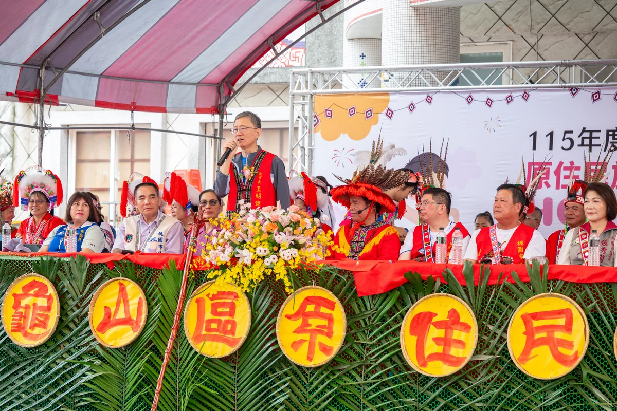 穿上傳統服裝唱起HO HAI YAN 龜山千名原民鄉親歌舞慶豐收