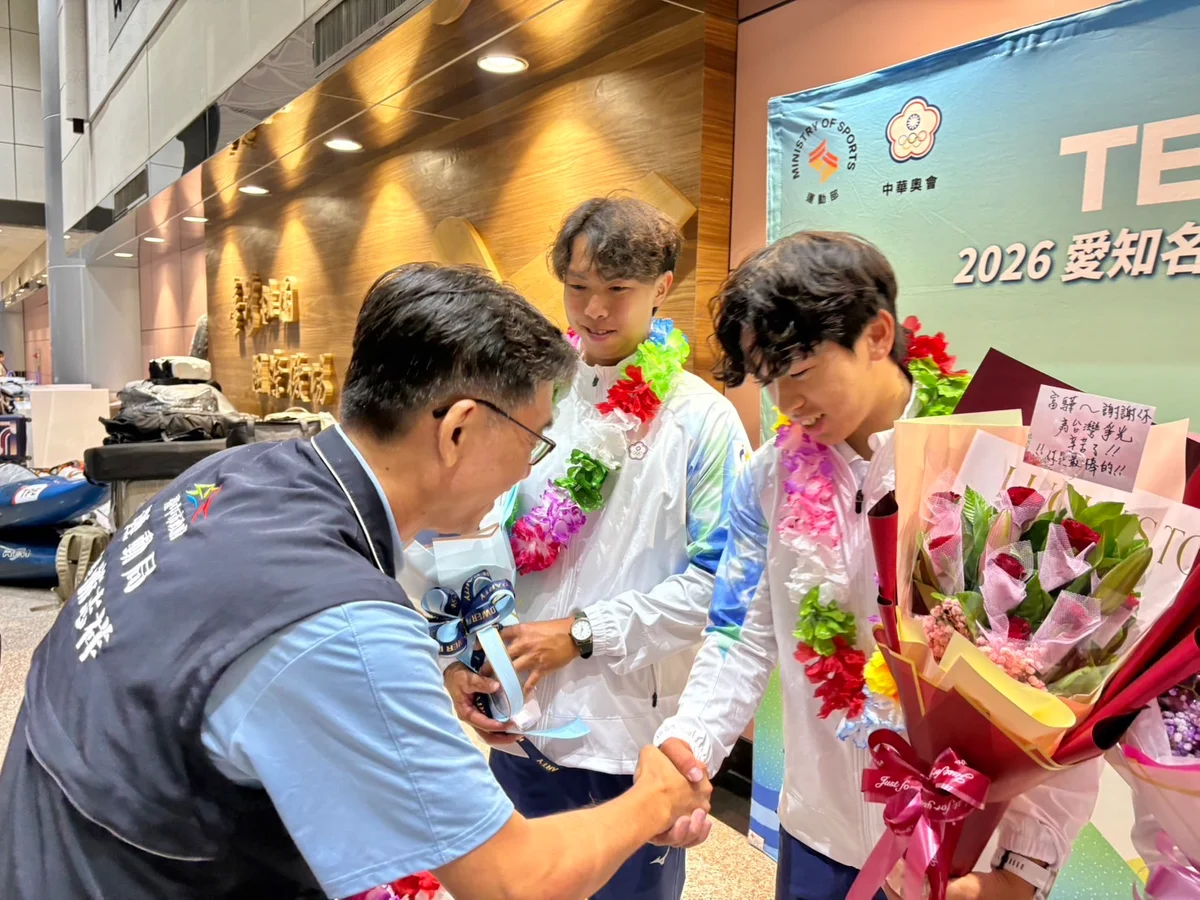張筑涵返台獲獻花祝賀 台中三名亞運選手帶回兩銀一銅