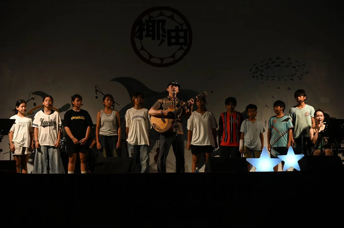 蘭嶼椰油國小星空開唱 陳建年與小飛魚溫暖近千遊客