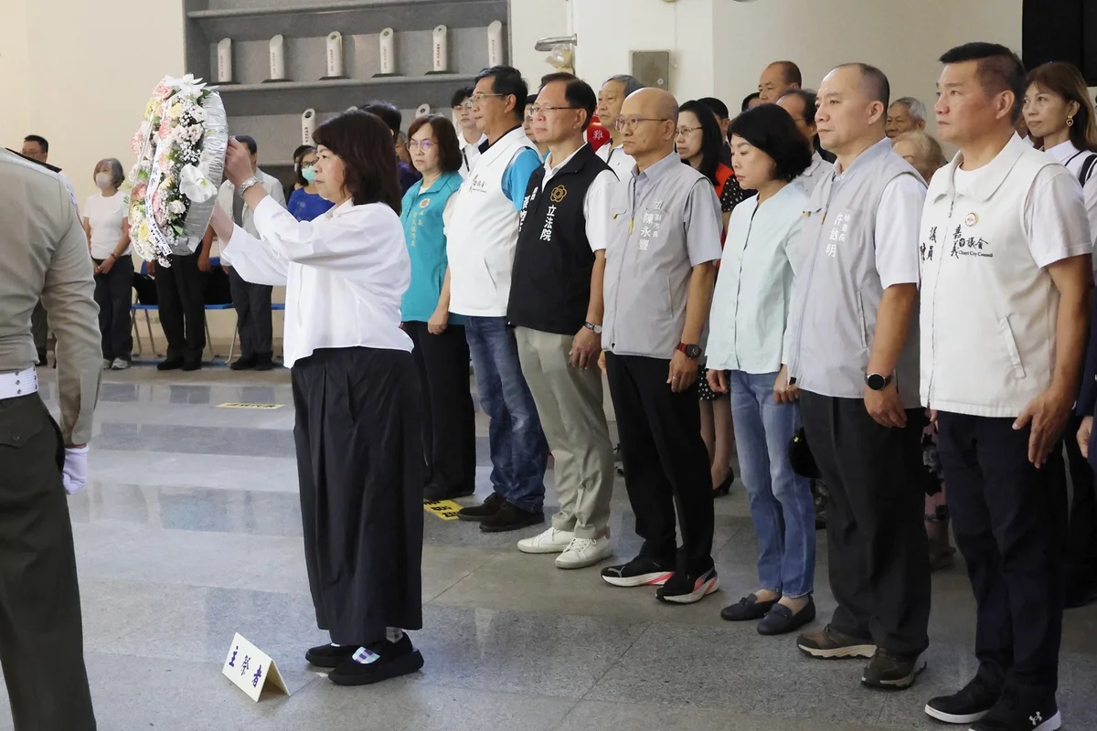 國歌聲中追思英烈　嘉義市秋祭向先賢與殉職員警致敬