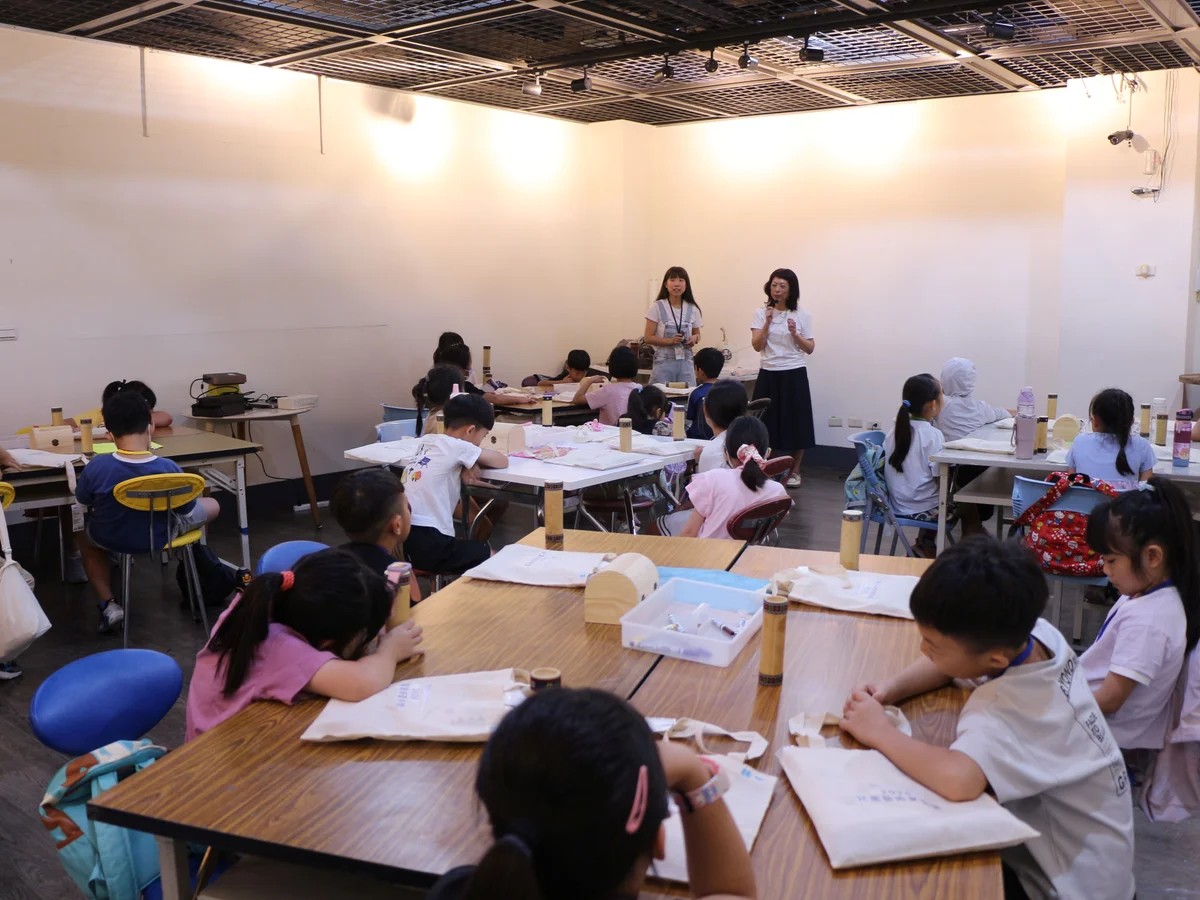 孩子把聲音與色彩做成展覽 臺東美術館五感夏令營開課
