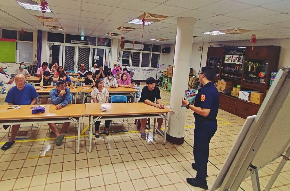 手機掛繩繫上安全提醒 沙港警走進中西社區防詐