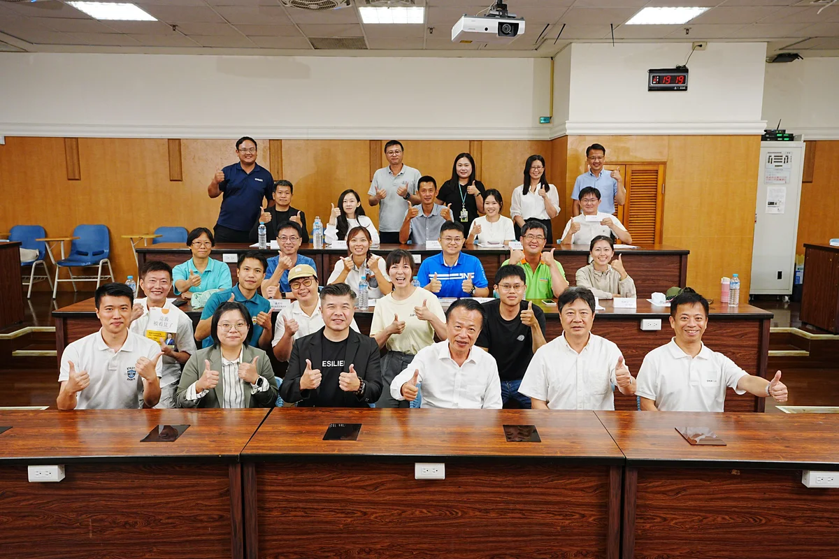 17名學員完成國本學堂卓越班 翁章梁盼所學回到嘉義農業