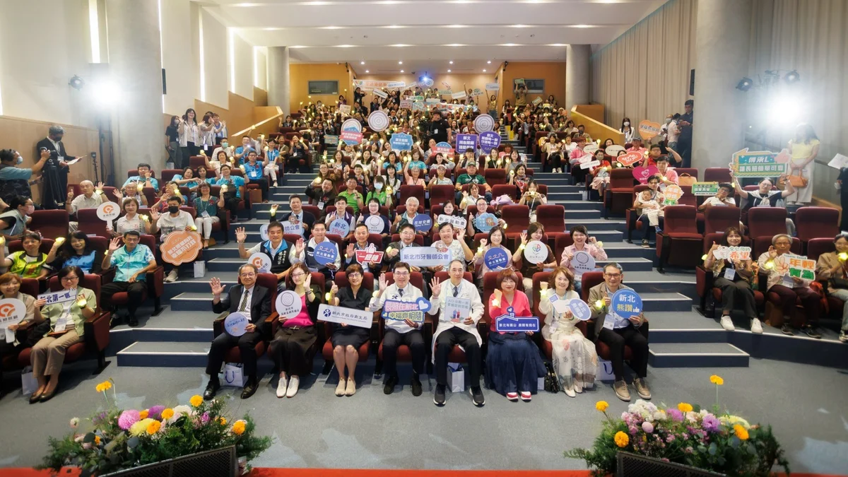 新北表揚52組長照人員與團隊　劉和然肯定照顧現場付出
