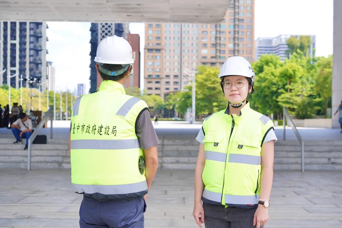 中市建設局添10套空調服 戶外巡查同仁多一層防暑裝備