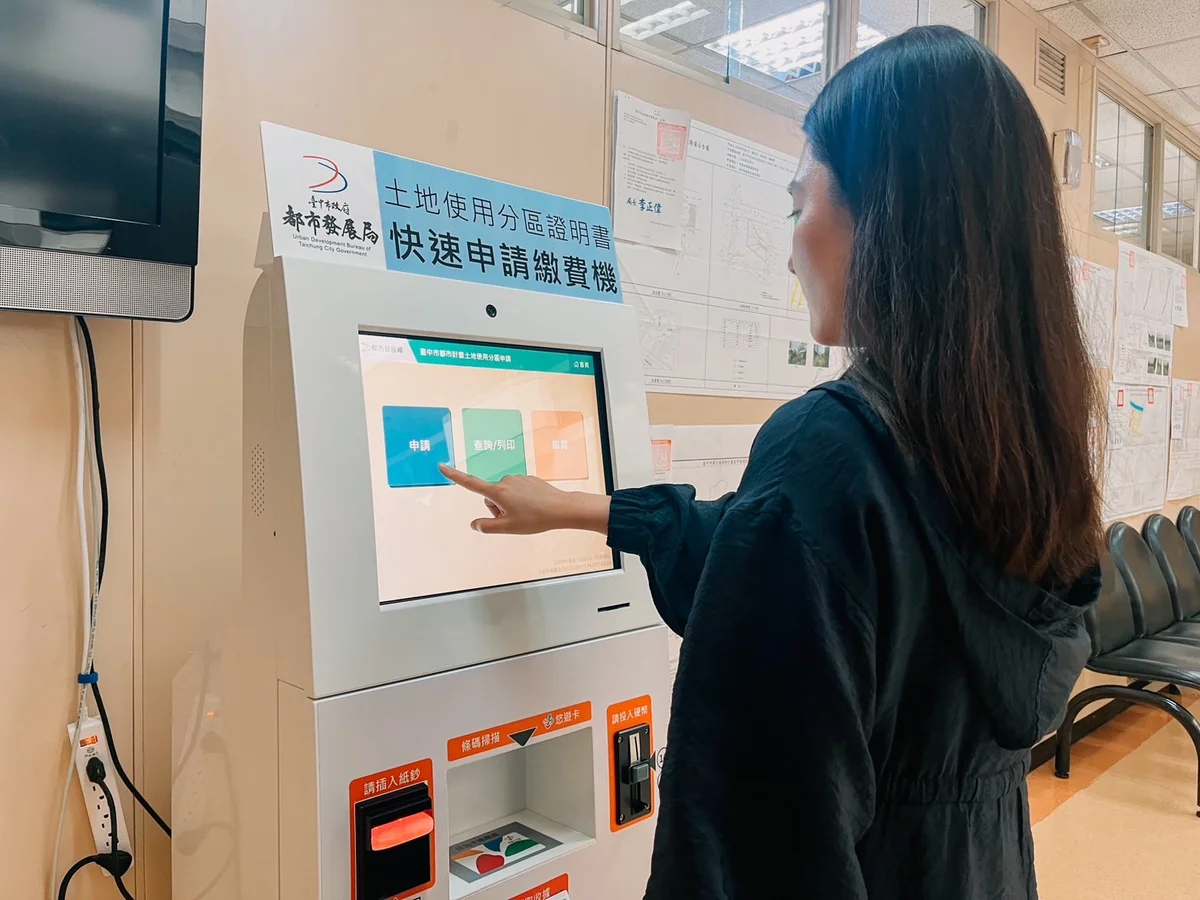不用再找電腦印表機 台中分區證明機台申請量增六倍
