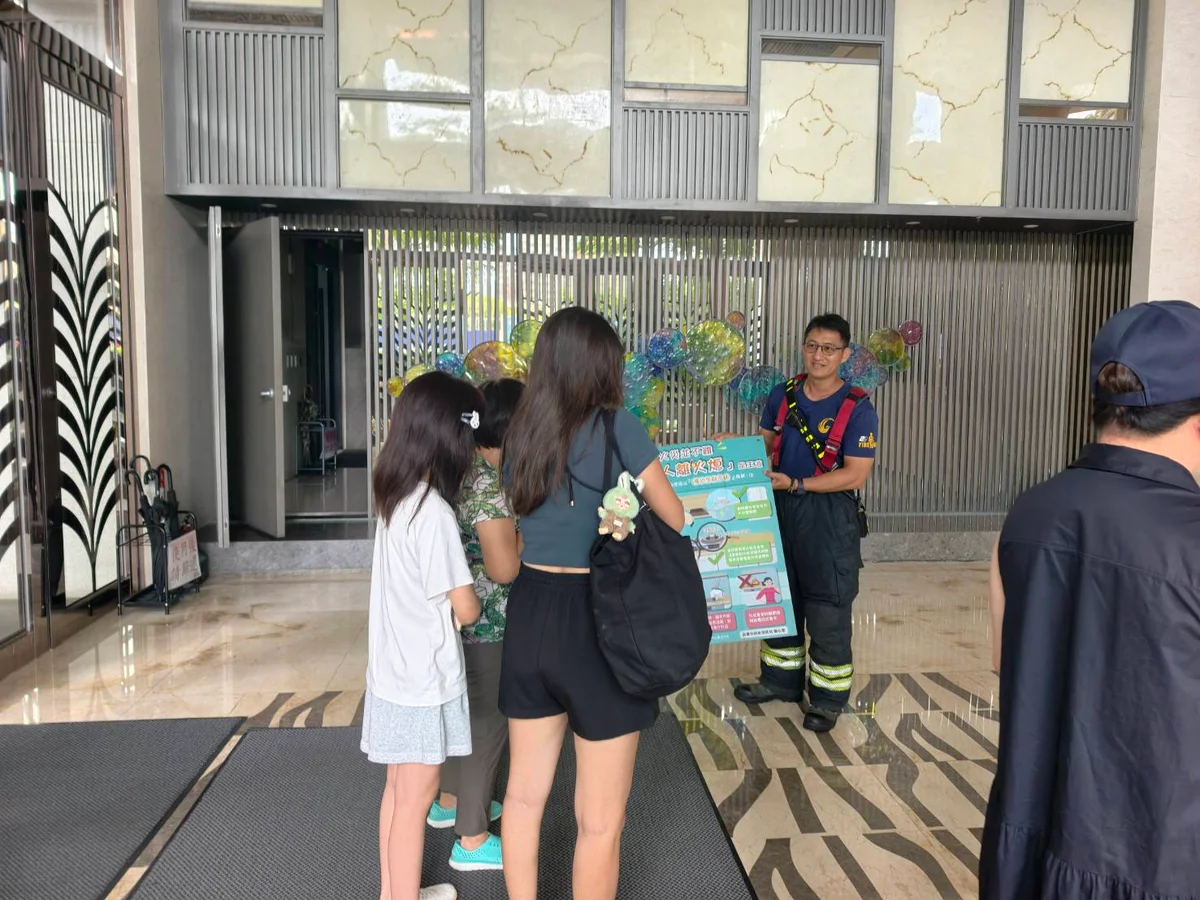 屋主外出未關瓦斯爐　高雄住宅大樓濃煙竄出幸無傷亡