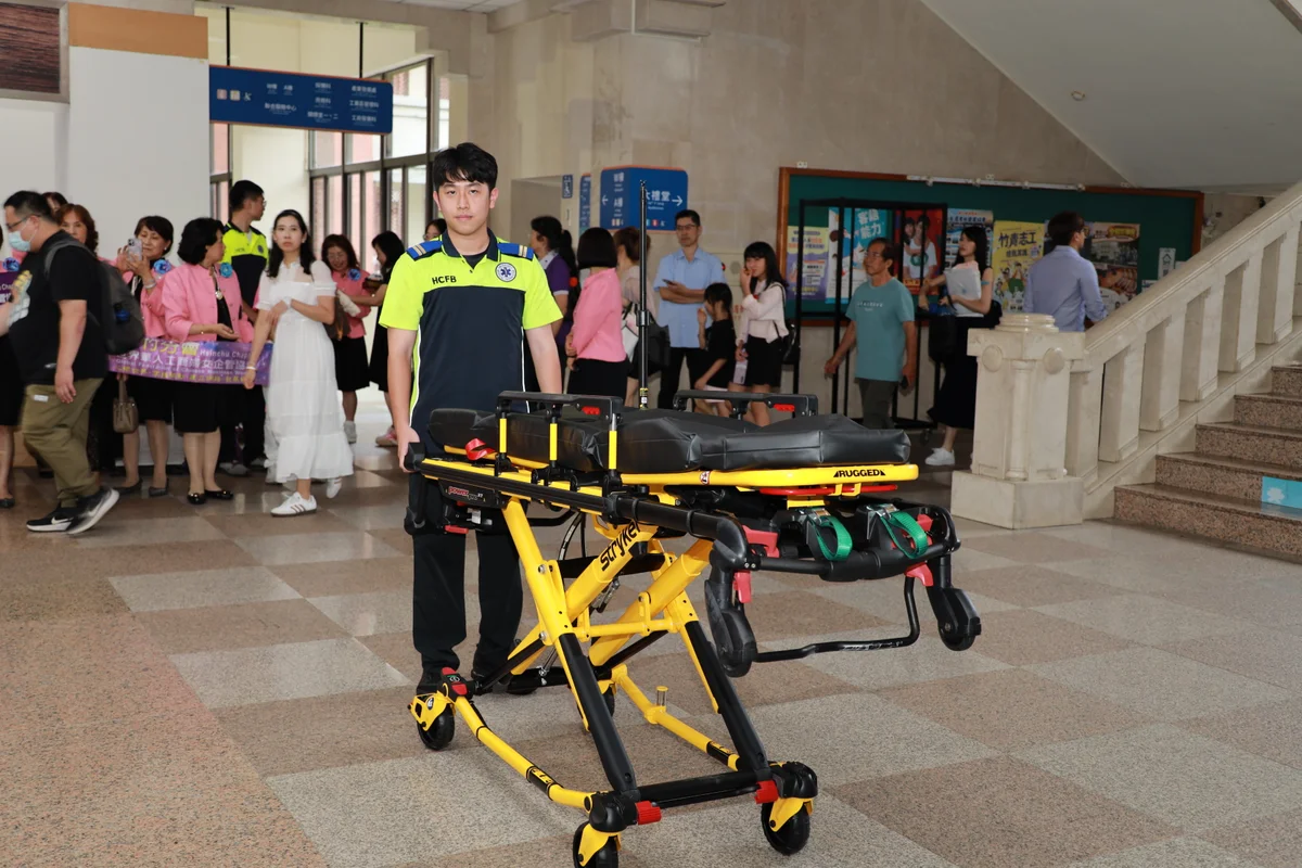 一輛救護車送進峨眉 世華加碼捐贈補偏鄉救護缺口