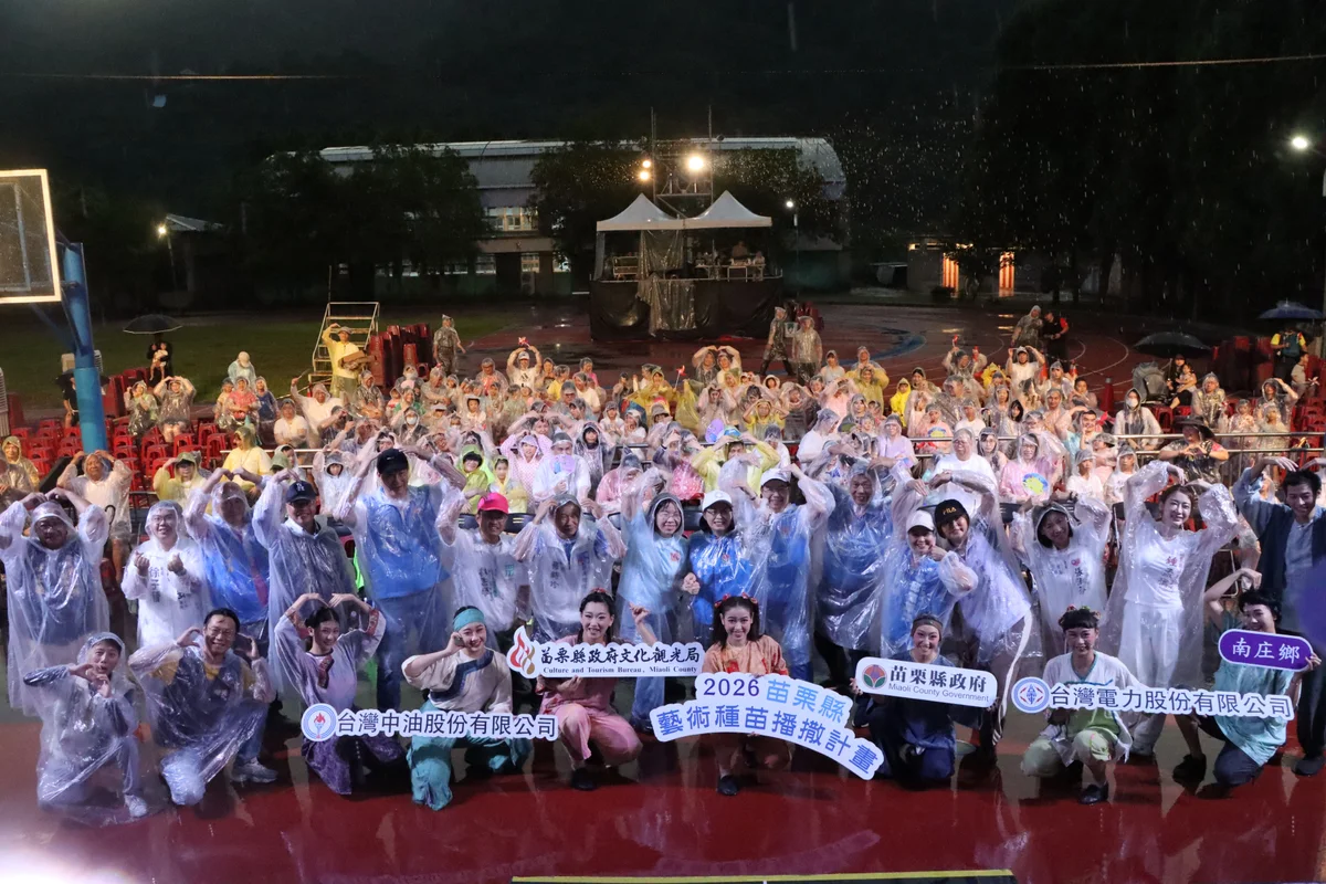 南庄國中冒雨看紙風車　《寶莉回家》16日晚間登場