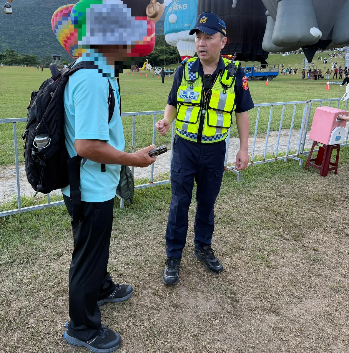 人潮散去卻找不到同行友人 關山警一分鐘助旅客會合