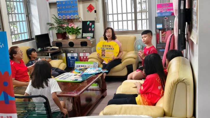 走出教室到戶政事務所　富里明里國小孩子上一堂最生活化的法律課