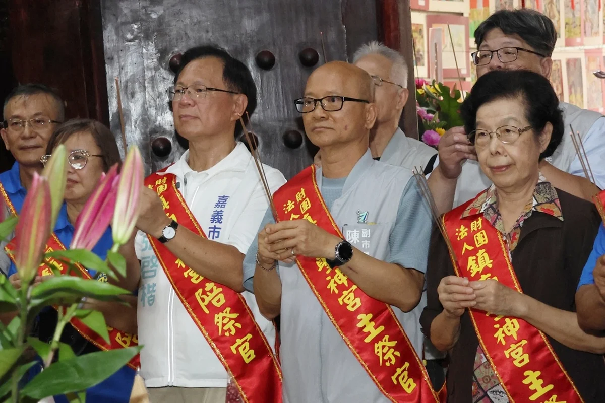 孔子聖轎走過嘉義市區 循古禮迎進嘉義公園孔廟
