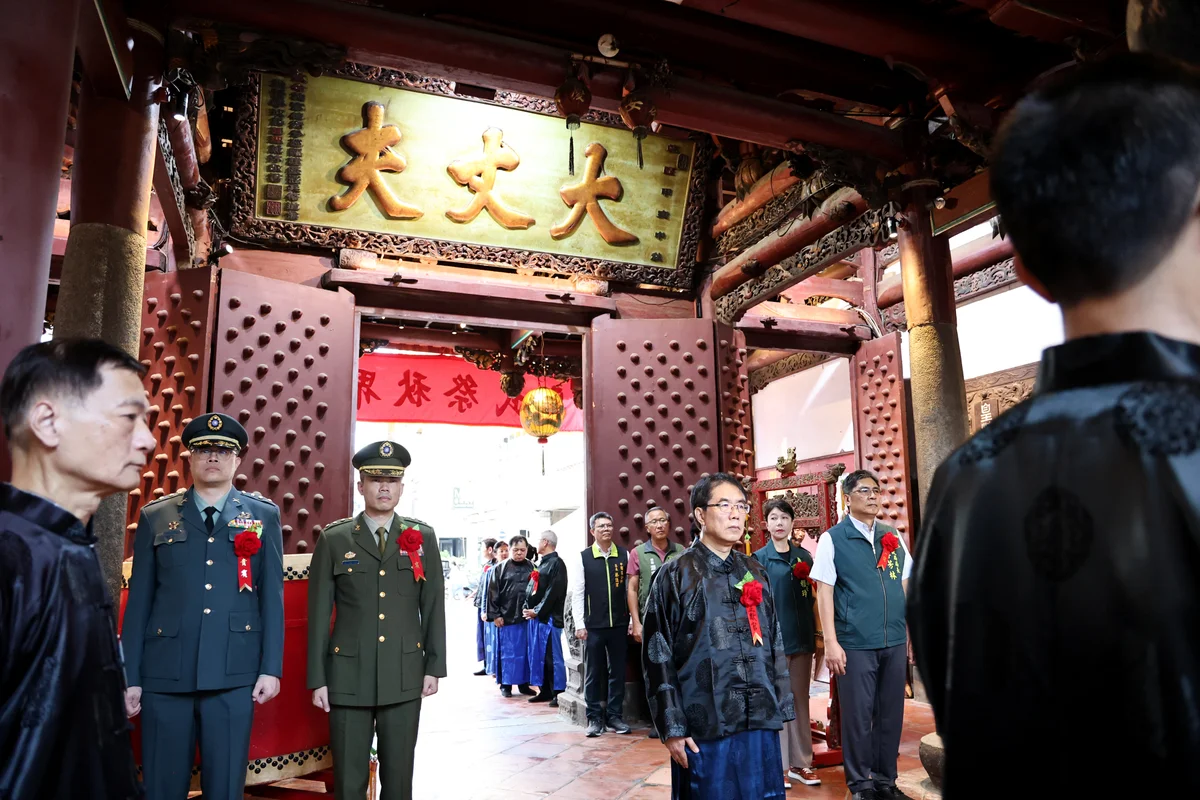 清晨循古禮祭關公　祀典武廟秋祭由學童獻六佾舞