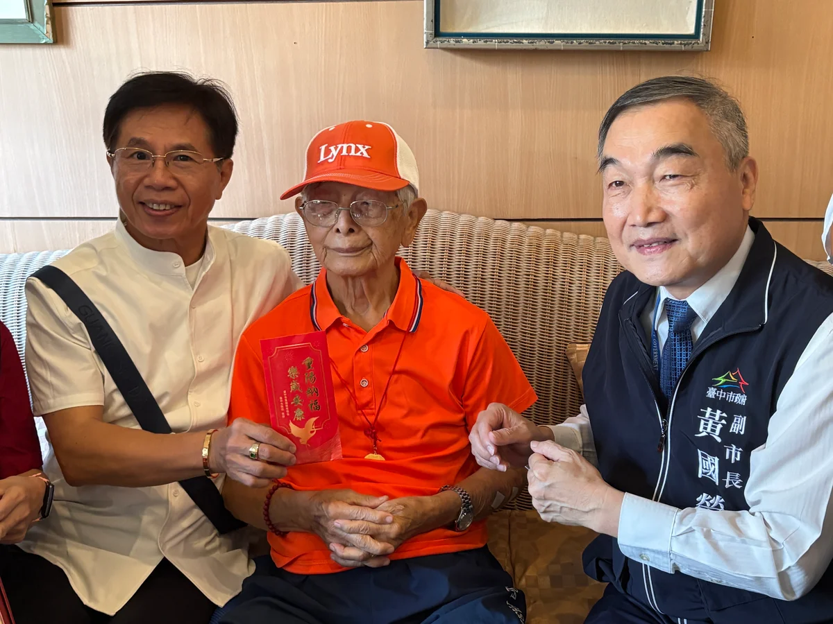 百歲仍創作不輟 黃國榮探望西屯蔡其祥阿公
