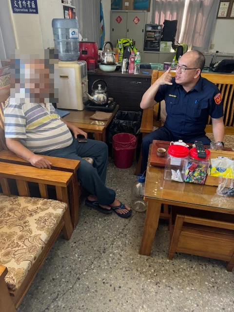 老翁欲寄郵局金融卡 店員察覺異狀通梁警方及時阻詐