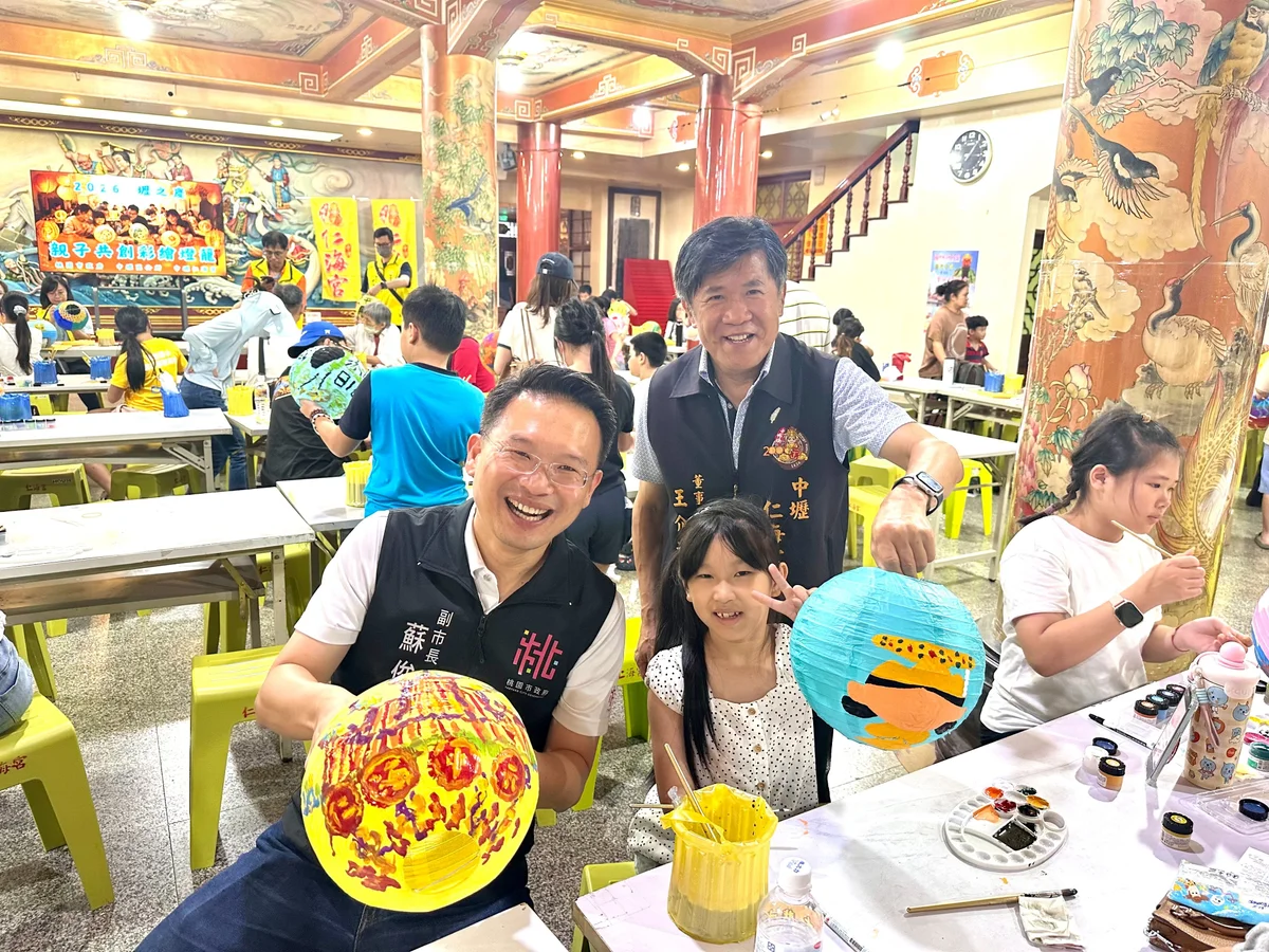 中壢親子彩繪Q版水燈　125組家庭為仁海宮中元祭添新色