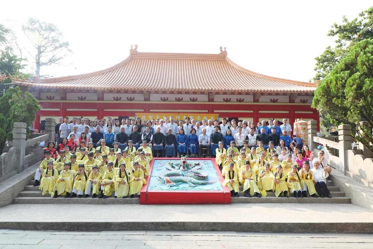 鐘鼓聲中循古禮祭孔 嘉義學子以六佾舞傳承敬師心