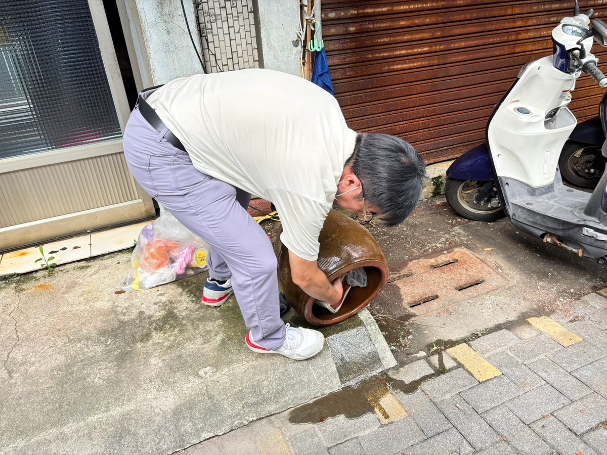 臺南市場夜市加強防蚊巡檢 累計清出5,022個積水容器