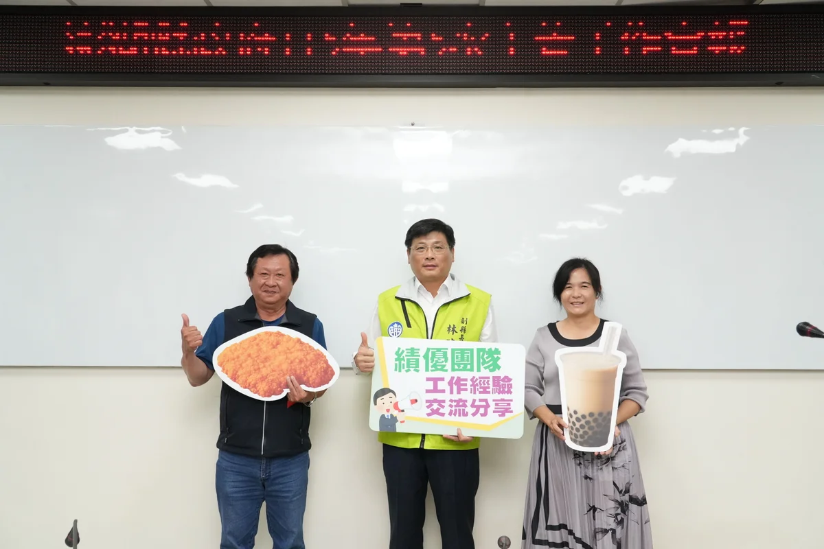 林皆興在會報頒獎肯定智慧站牌 要用TPASS數據調整澎湖公車