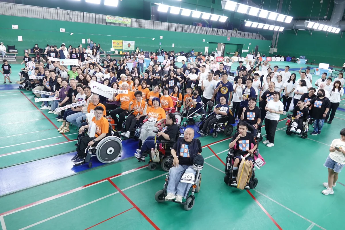 父親節的朝馬球場 85名選手以地板滾球交流球技