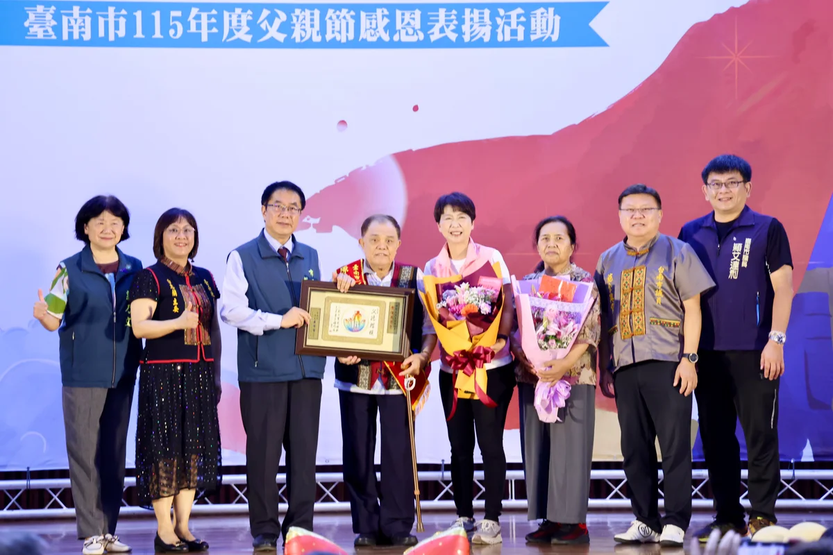 民治南瀛堂表揚52位模範父親　最年長郭坤榮分享一甲子家風
