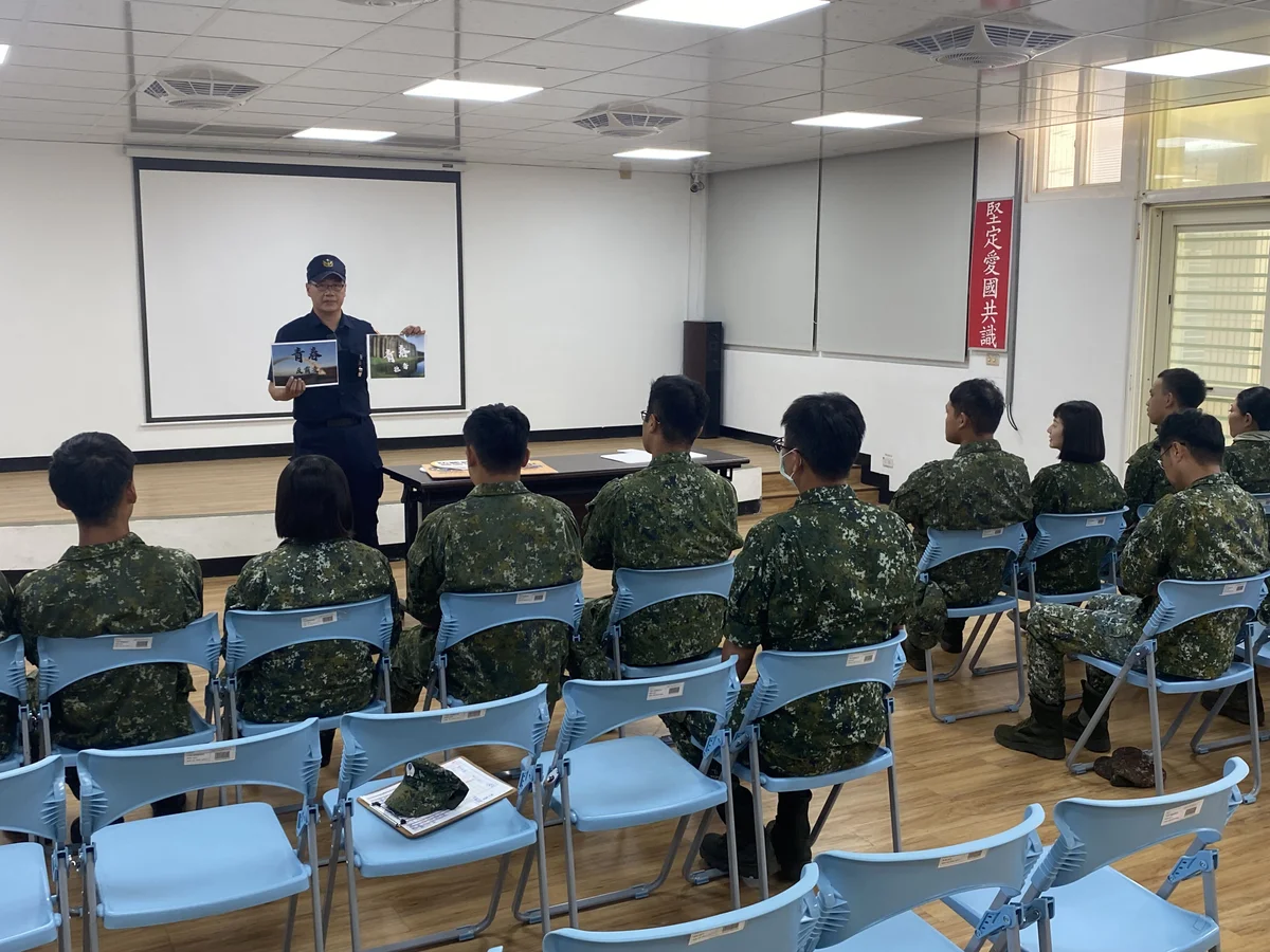走進轄內營區　白沙警把交安反詐與反賄提醒帶到官兵身邊