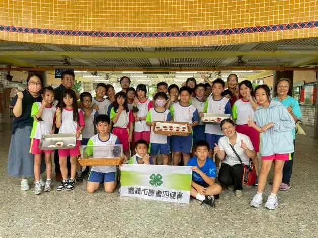 僑平國小把稻田搬進校園　孩子闖關認識幸福嘉義米