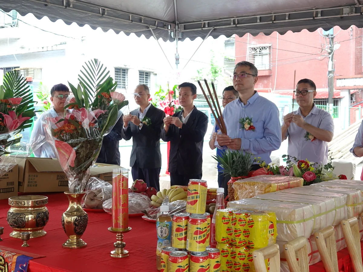 新店行政段都更案動土　住戶與貴賓同場祝禱盼工程平安