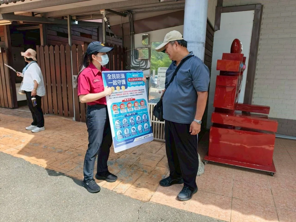 夏天戲水人變多 卓蘭分隊上街提醒民眾別往危險水域去