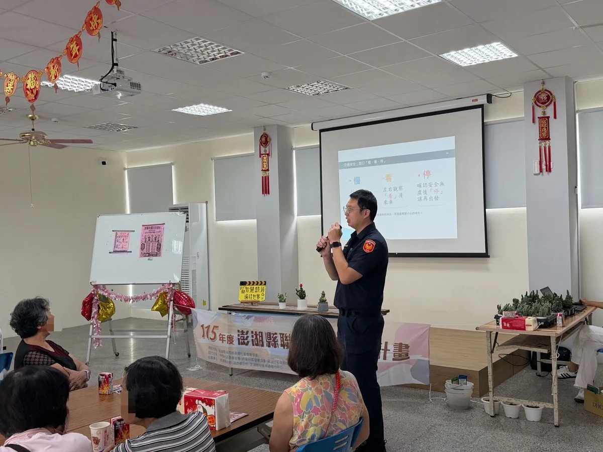 手作盆栽也談安全 沙港警走進許家村教防詐與停讓