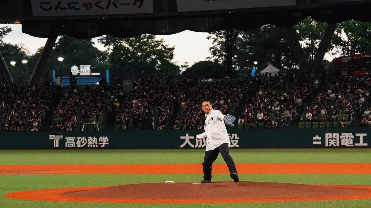 黃偉哲披上06號球衣 臺南觀光日登上日本職棒舞台