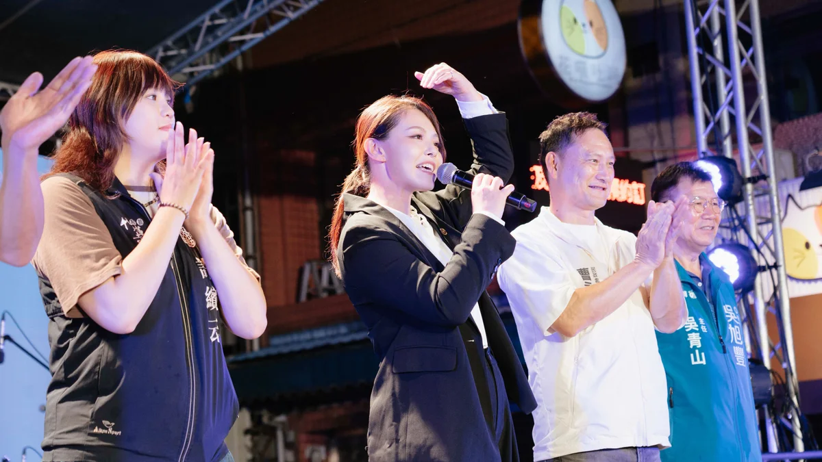 竹蓮寺七夕夜接住人潮　高虹安與市民聽音樂過節