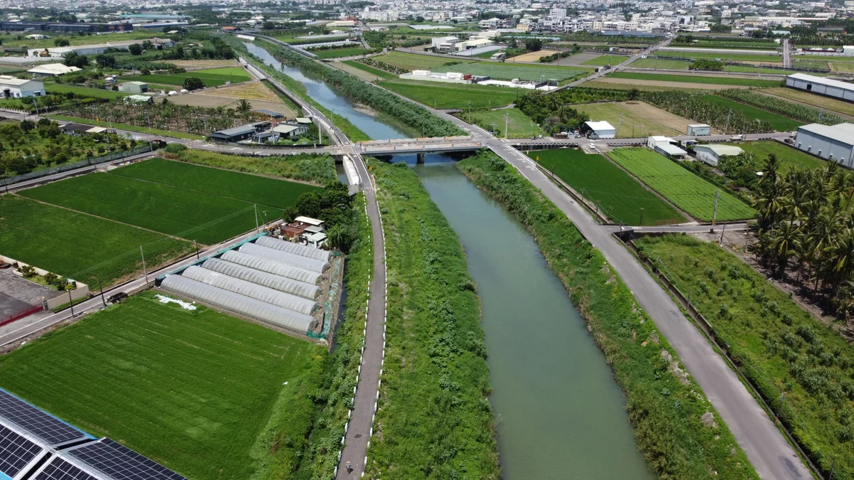牛稠溪清出147公斤垃圾 30名志工沿堤健走守住水岸