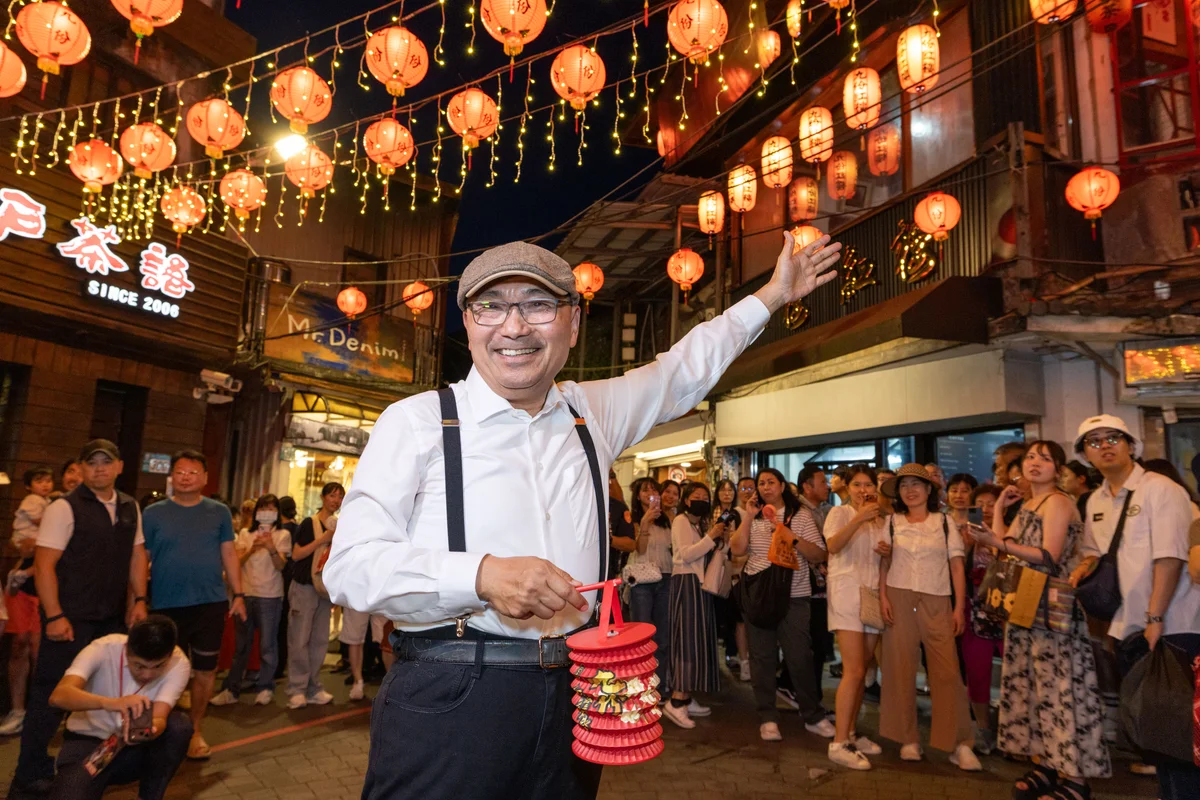 九份紅燈籠祭今晚點燈 昇平戲院前亮起夏夜燈海