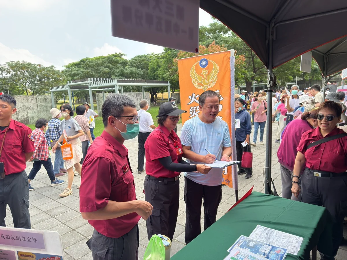 重陽不只話家常　鳳山長輩在衛武營學防火急救