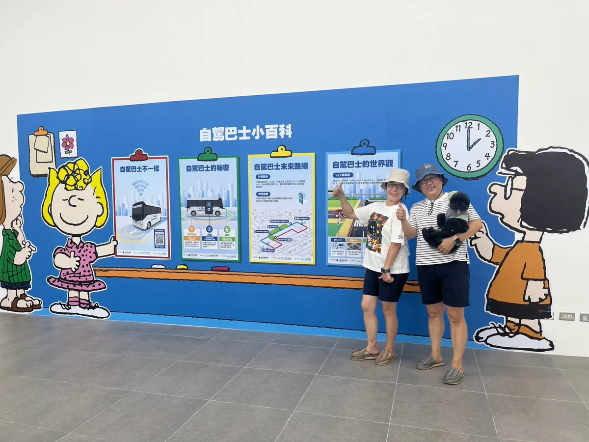 史努比黃色校車亮相水湳　台中自駕巴士展至8月23日