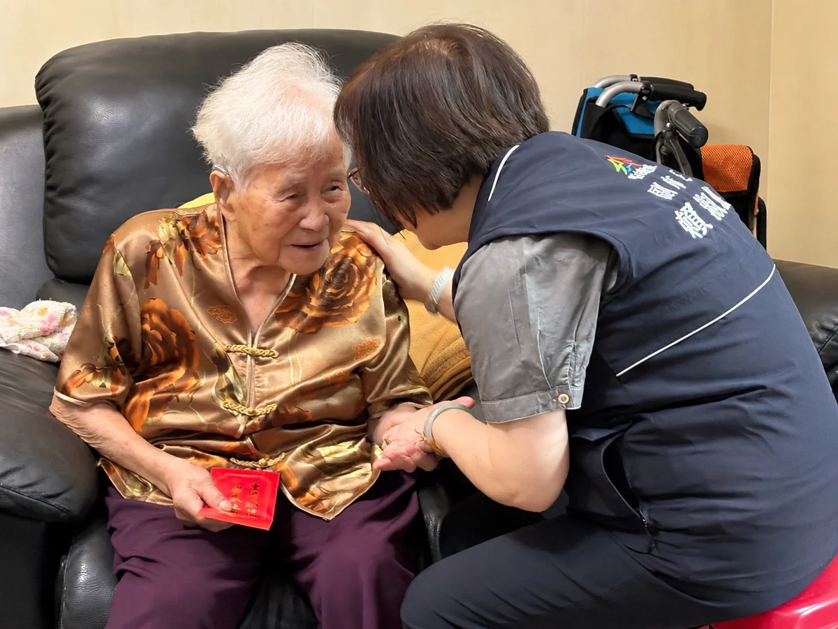 十名子女輪番守護 台中107歲陳賴尾奶奶迎重陽