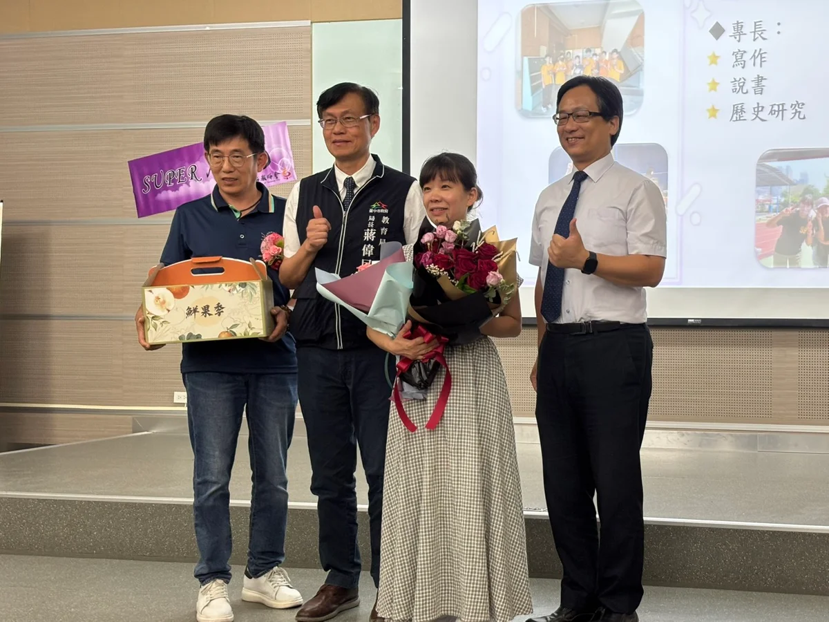 台中二中頒發SUPER教師獎 14名教師站上教育現場舞台