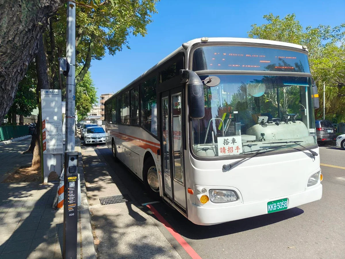 七十二路早班中巴換大巴　香山通學通勤多了乘車空間