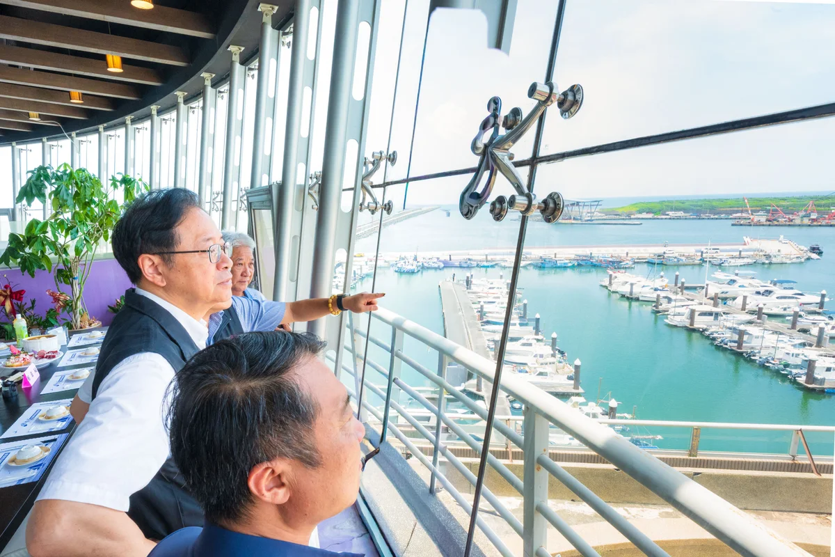 竹圍漁港北岸直銷中心拚今年完工　張善政：工程不能停