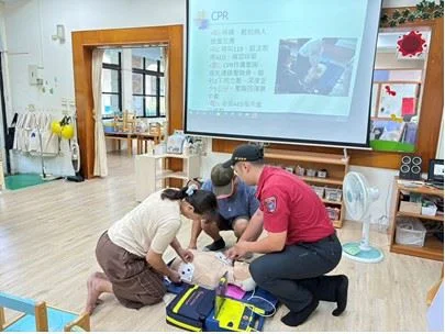 公館分隊進鶴岡國小幼兒園　教職員練火災應變與CPR