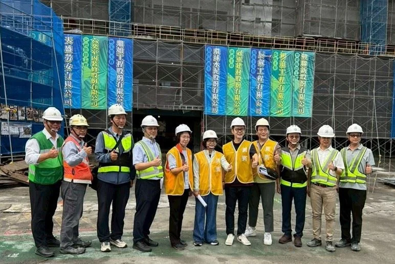 前鎮亞灣智慧公宅工地抗熱 科技監測守住勞工工作安全